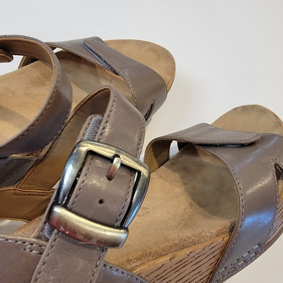 Dansko Laurie Leather Wedge Sandal Taupe Sz Euro 38 (US 7.5-8) Style 1823790600 - Picture 11 of 15